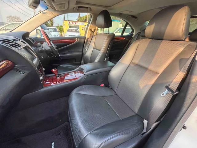 ＬＳ ＬＳ６００ｈ　Ｉパッケージ　４ＷＤ　ＥＴＣ　オートクルーズコントロール　バックカメラ　ナビ　アルミホイール　ＬＥＤヘッドランプ　サンルーフ　ＣＶＴ　シートエアコン　スマートキー　電動格納ミラー　電動リアゲート　盗難防止システム（22枚目）