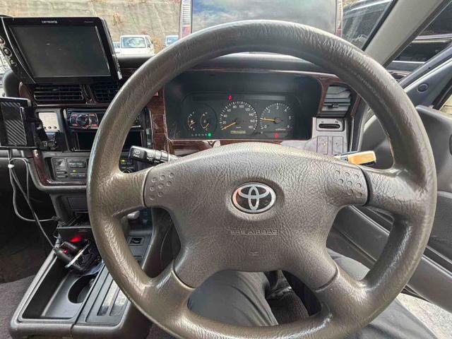 ハンドルの状態が悪いと運転に集中できませんよね。こちらの車、お気軽にお問い合わせください。