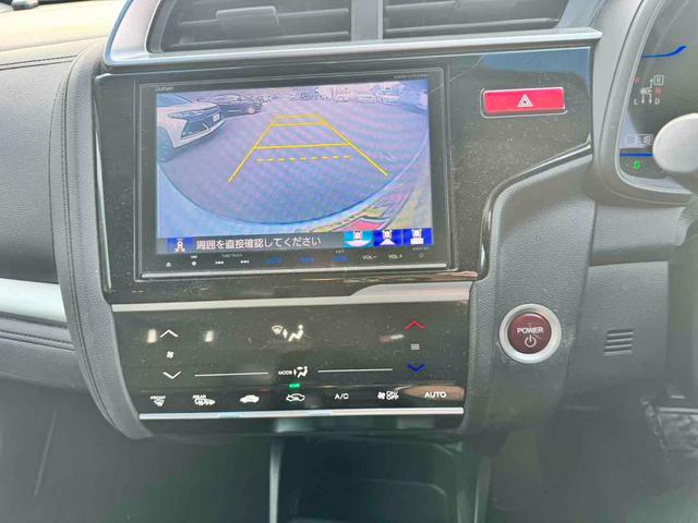 フィットハイブリッド Ｌパッケージ　ハイブリッド　バックカメラ　ＴＶ　オートクルーズコントロール　衝突被害軽減システム　ＬＥＤヘッドランプ　スマートキー　電動格納ミラー　ＡＴ　盗難防止システム　衝突安全ボディ　ＡＢＳ　ＥＳＣ　エアコン（3枚目）