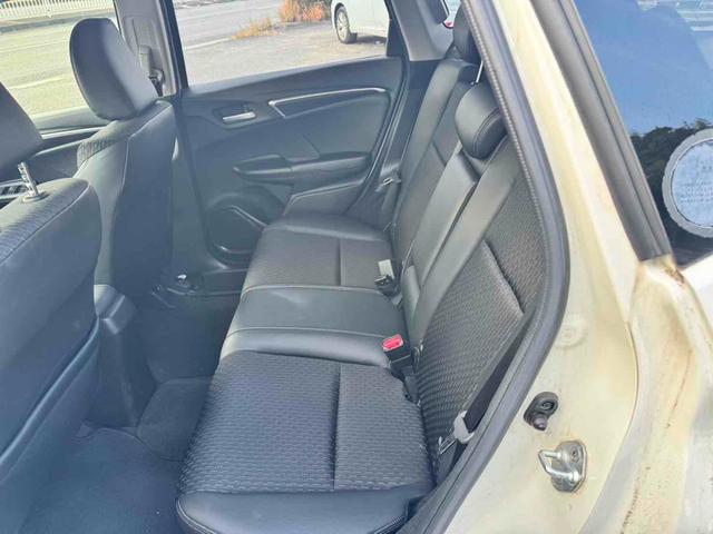 フィットハイブリッド Ｌパッケージ　ハイブリッド　バックカメラ　ＴＶ　オートクルーズコントロール　衝突被害軽減システム　ＬＥＤヘッドランプ　スマートキー　電動格納ミラー　ＡＴ　盗難防止システム　衝突安全ボディ　ＡＢＳ　ＥＳＣ　エアコン（8枚目）