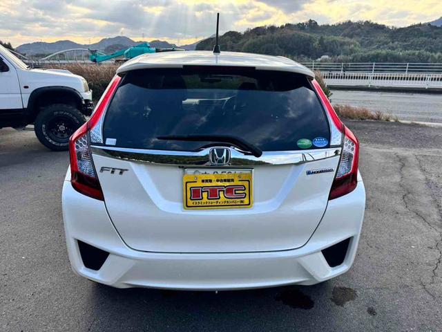 フィットハイブリッド Ｌパッケージ　ハイブリッド　バックカメラ　ＴＶ　オートクルーズコントロール　衝突被害軽減システム　ＬＥＤヘッドランプ　スマートキー　電動格納ミラー　ＡＴ　盗難防止システム　衝突安全ボディ　ＡＢＳ　ＥＳＣ　エアコン（14枚目）