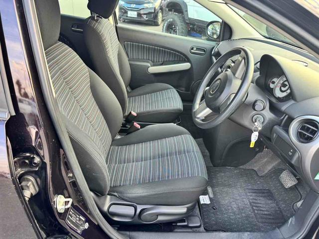 デミオ １３Ｃ　ＡＴ　衝突安全ボディ　ＡＢＳ　ＣＤ　エアコン　パワーステアリング　パワーウィンドウ（3枚目）