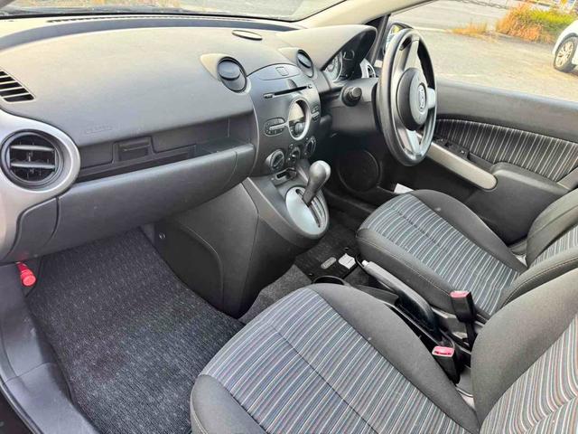 デミオ １３Ｃ　ＡＴ　衝突安全ボディ　ＡＢＳ　ＣＤ　エアコン　パワーステアリング　パワーウィンドウ（6枚目）