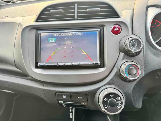 バックカメラも付いています。駐車の時に便利なのはもちろんの事、後方死角にいる子供たちに気が付くことができるので安心安全ですね