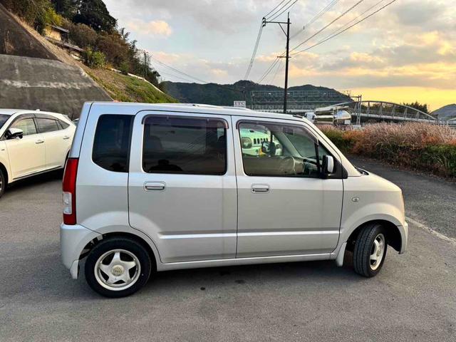 ワゴンＲ ＦＸ　ＭＴ　盗難防止システム　ＣＤ　アルミホイール　衝突安全ボディ　エアコン　パワーステアリング　パワーウィンドウ（11枚目）