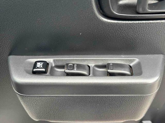 �p���[�E�B���h�E�̃X�C�b�`�ł���B�^�]�Ȃɋ��Ȃ��瑋���J���߂̃R���g���[���ł��܂���B