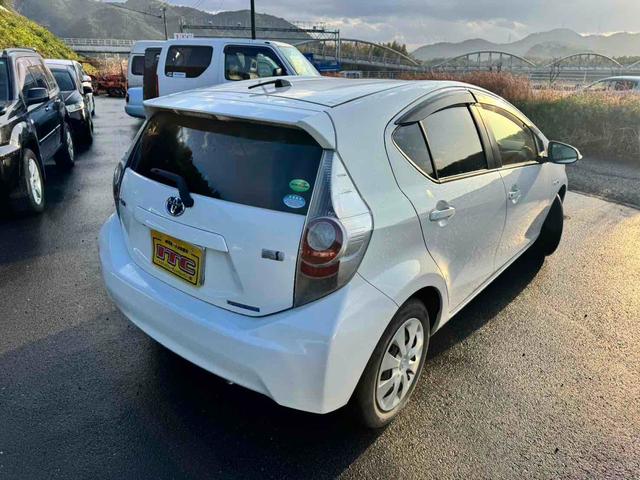 アクア Ｓ　ドライブレコーダー　ＥＴＣ　バックカメラ　ナビ　スマートキー　電動格納ミラー　ＣＶＴ　衝突安全ボディ　ＡＢＳ　ＥＳＣ　エアコン　パワーステアリング　パワーウィンドウ（14枚目）