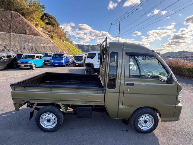 ハイゼットトラック ジャンボ　４ＷＤ　ＭＴ　アルミホイール　エアコン　パワーステアリング（4枚目）
