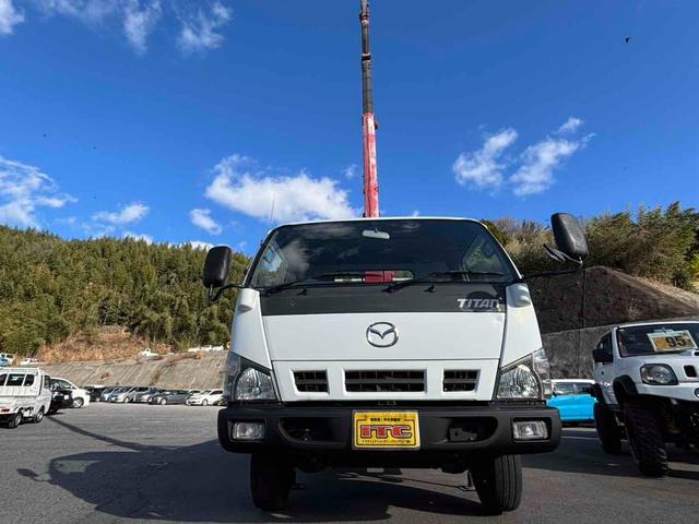タイタントラック 　ＭＴ　後輪ダブル　電動格納ミラー　エアコン　運転席エアバッグ（4枚目）