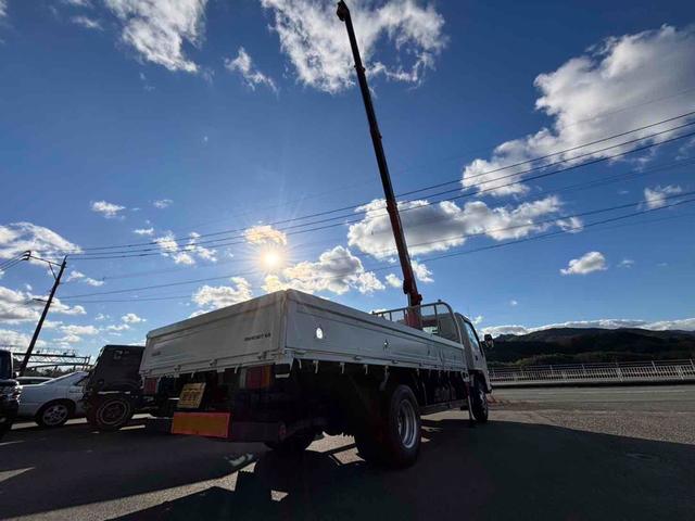 タイタントラック 　ＭＴ　後輪ダブル　電動格納ミラー　エアコン　運転席エアバッグ（7枚目）