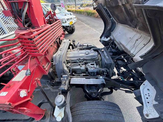 タイタントラック 　ＭＴ　後輪ダブル　電動格納ミラー　エアコン　運転席エアバッグ（12枚目）