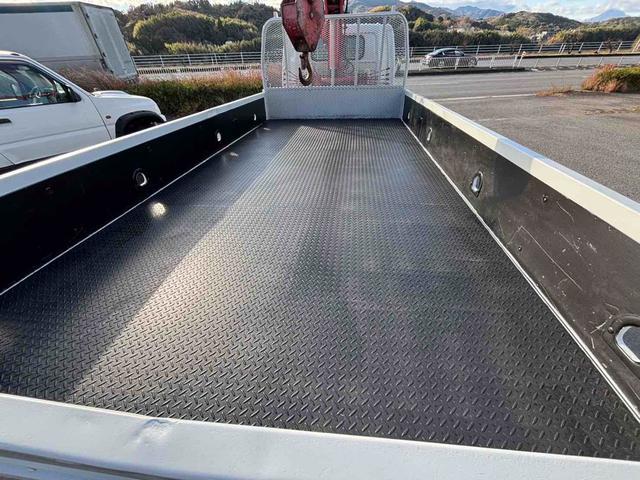 タイタントラック 　ＭＴ　後輪ダブル　電動格納ミラー　エアコン　運転席エアバッグ（13枚目）