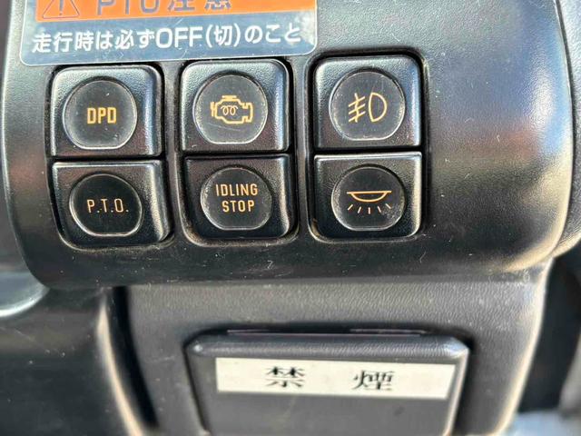 タイタントラック 　ＭＴ　後輪ダブル　電動格納ミラー　エアコン　運転席エアバッグ（19枚目）