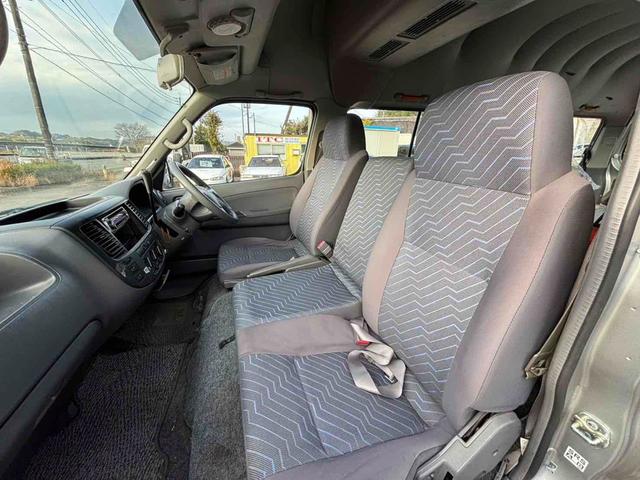 キャラバン 　福祉車輌　スライドドア　キーレスエントリー　ＡＴ　エアコン（8枚目）