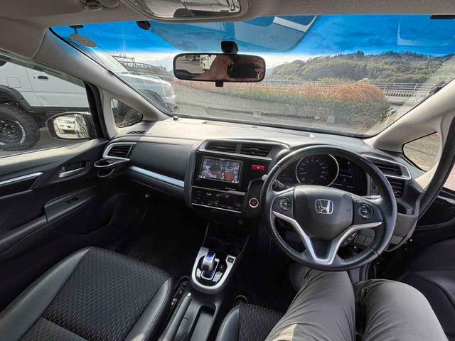 フィットハイブリッド Lパッケージ ハイブリッド ETC バックカメラ ナビ TV オートクルーズコントロール オートライト LEDヘッドランプ スマートキー 電動格納ミラー AT 盗難防止システム 衝突安全ボディ CD USB(2枚目)