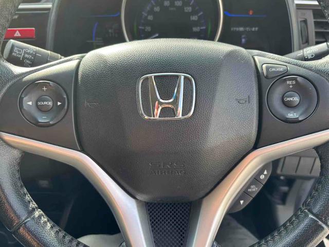 フィットハイブリッド Lパッケージ ハイブリッド ETC バックカメラ ナビ TV オートクルーズコントロール オートライト LEDヘッドランプ スマートキー 電動格納ミラー AT 盗難防止システム 衝突安全ボディ CD USB(3枚目)