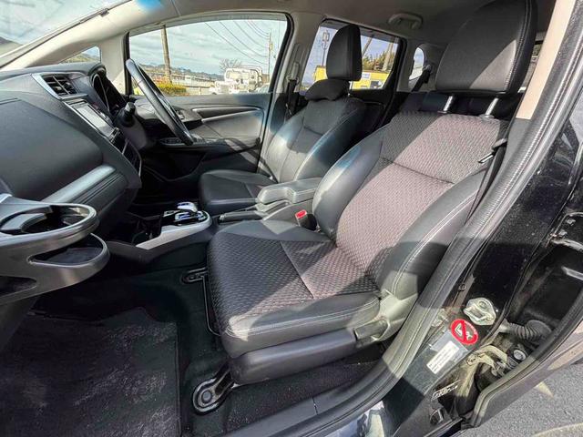 フィットハイブリッド Lパッケージ ハイブリッド ETC バックカメラ ナビ TV オートクルーズコントロール オートライト LEDヘッドランプ スマートキー 電動格納ミラー AT 盗難防止システム 衝突安全ボディ CD USB(9枚目)