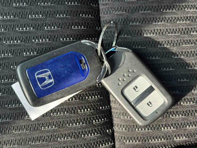 フィットハイブリッド Lパッケージ ハイブリッド ETC バックカメラ ナビ TV オートクルーズコントロール オートライト LEDヘッドランプ スマートキー 電動格納ミラー AT 盗難防止システム 衝突安全ボディ CD USB(11枚目)