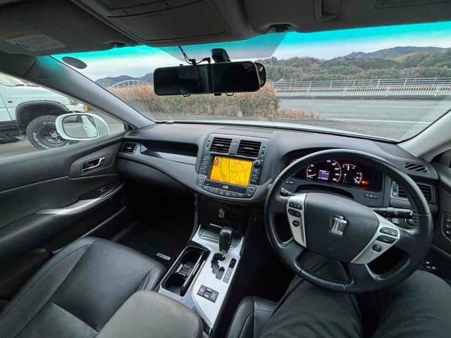 クラウン アスリート　ドライブレコーダー　ＥＴＣ　オートクルーズコントロール　バックカメラ　ＴＶ　アルミホイール　ＨＩＤ　ＡＴ　スマートキー　電動格納ミラー　盗難防止システム　パワーシート　ＣＤ　ＤＶＤ再生　ＵＳＢ（2枚目）