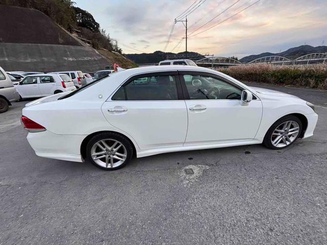 クラウン アスリート　ドライブレコーダー　ＥＴＣ　オートクルーズコントロール　バックカメラ　ＴＶ　アルミホイール　ＨＩＤ　ＡＴ　スマートキー　電動格納ミラー　盗難防止システム　パワーシート　ＣＤ　ＤＶＤ再生　ＵＳＢ（14枚目）