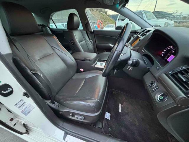 クラウン アスリート　ドライブレコーダー　ＥＴＣ　オートクルーズコントロール　バックカメラ　ＴＶ　アルミホイール　ＨＩＤ　ＡＴ　スマートキー　電動格納ミラー　盗難防止システム　パワーシート　ＣＤ　ＤＶＤ再生　ＵＳＢ（25枚目）