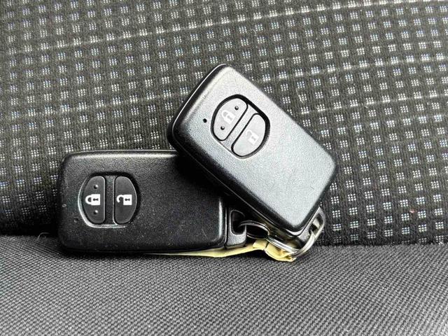 ヴィッツ Ｆ　ＥＴＣ　ナビ　ＴＶ　スマートキー　アイドリングストップ　電動格納ミラー　ＣＶＴ　衝突安全ボディ　ＡＢＳ　ＥＳＣ　ＣＤ　ミュージックプレイヤー接続可　Ｂｌｕｅｔｏｏｔｈ　エアコン　パワーステアリング（7枚目）