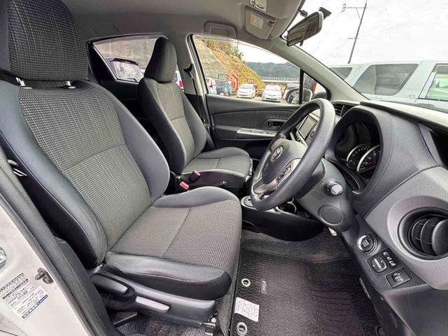 ヴィッツ Ｆ　ＥＴＣ　ナビ　ＴＶ　スマートキー　アイドリングストップ　電動格納ミラー　ＣＶＴ　衝突安全ボディ　ＡＢＳ　ＥＳＣ　ＣＤ　ミュージックプレイヤー接続可　Ｂｌｕｅｔｏｏｔｈ　エアコン　パワーステアリング（8枚目）