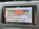 プリウス Ｌ　ＥＴＣ　バックカメラ　ナビ　ＴＶ　アルミホイール　オートライト　スマートキー　アイドリングストップ　電動格納ミラー　ＣＶＴ　盗難防止システム　衝突安全ボディ　ＡＢＳ　ＥＳＣ　Ｂｌｕｅｔｏｏｔｈ（5枚目）