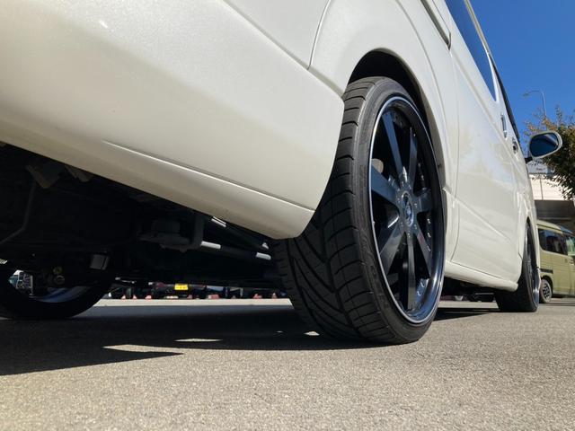 ハイエースバン スーパーGL ダークプライムII レガンスフロントエアロ ギブソンサイドリアバンパー エムテクノバットフェイスボンネット バックギャモン20インチAW ローダウン LEDテールランプ ディーゼルターボ(14枚目)