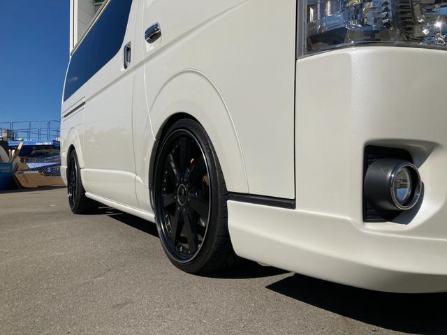 ハイエースバン スーパーGL ダークプライムII レガンスフロントエアロ ギブソンサイドリアバンパー エムテクノバットフェイスボンネット バックギャモン20インチAW ローダウン LEDテールランプ ディーゼルターボ(18枚目)