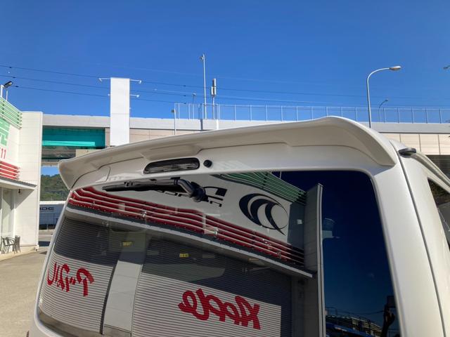 ハイエースバン スーパーGL ダークプライムII レガンスフロントエアロ ギブソンサイドリアバンパー エムテクノバットフェイスボンネット バックギャモン20インチAW ローダウン LEDテールランプ ディーゼルターボ(20枚目)