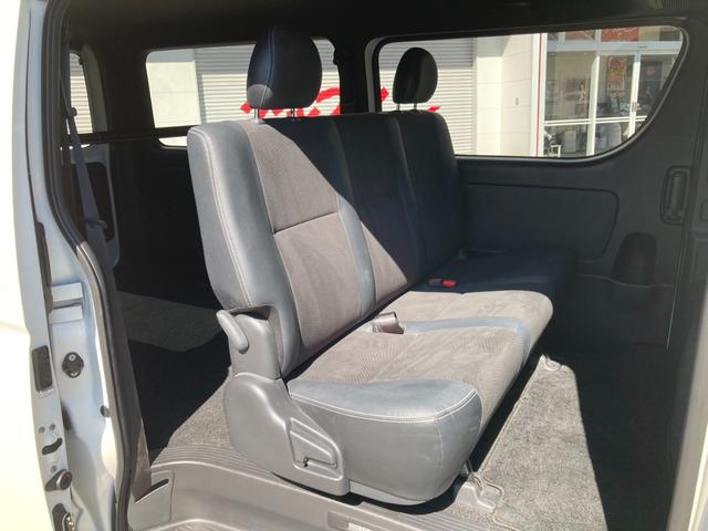 ハイエースバン スーパーGL ダークプライムII レガンスフロントエアロ ギブソンサイドリアバンパー エムテクノバットフェイスボンネット バックギャモン20インチAW ローダウン LEDテールランプ ディーゼルターボ(24枚目)