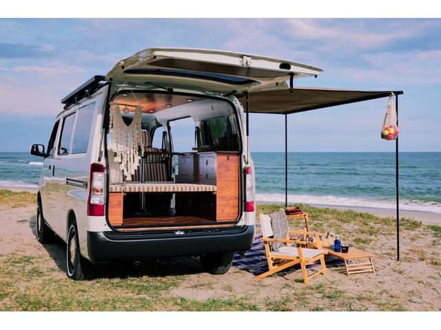 ハイエースバン スーパーGL ダークプライムII レガンスフロントエアロ ギブソンサイドリアバンパー エムテクノバットフェイスボンネット バックギャモン20インチAW ローダウン LEDテールランプ ディーゼルターボ(48枚目)