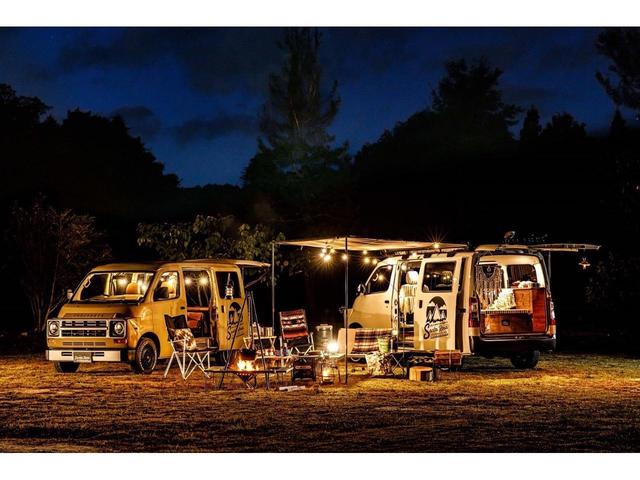 ＮＶ２００バネットバン ＤＸ　ゴードンミラー　車中泊　フルフラット　ＧＭＬＶＡＮ　Ｃ－０１　オリジナルカラーオリードラブ　セカンドシートｉＳＥＡＴ　天然木アカシア　ベットキット　　テーブル　ＬＥＤダウンライト　　リア５面カーテン（59枚目）