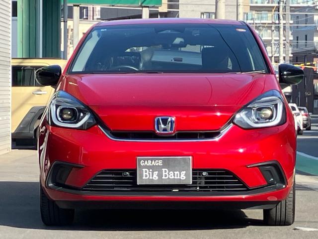 フィット ｅ：ＨＥＶホーム　２０周年特別仕様車　カーサ　純正ナビ　フルセグテレビ　バックカメラ　ＥＴＣ　ＬＥＤヘッドライト　クリアランスソナー　シートヒーター　Ｂｌｕｅｔｏｏｔｈ接続　ドライブレコーダー　オートクルーズコントロール（2枚目）