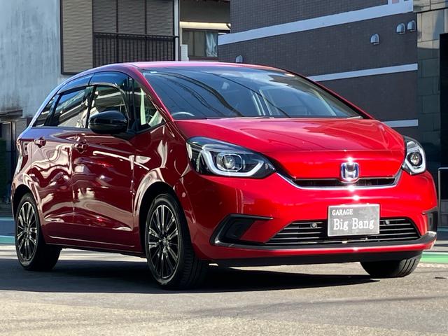 フィット ｅ：ＨＥＶホーム　２０周年特別仕様車　カーサ　純正ナビ　フルセグテレビ　バックカメラ　ＥＴＣ　ＬＥＤヘッドライト　クリアランスソナー　シートヒーター　Ｂｌｕｅｔｏｏｔｈ接続　ドライブレコーダー　オートクルーズコントロール（3枚目）