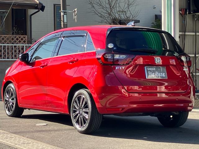 フィット ｅ：ＨＥＶホーム　２０周年特別仕様車　カーサ　純正ナビ　フルセグテレビ　バックカメラ　ＥＴＣ　ＬＥＤヘッドライト　クリアランスソナー　シートヒーター　Ｂｌｕｅｔｏｏｔｈ接続　ドライブレコーダー　オートクルーズコントロール（12枚目）