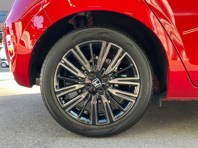 フィット ｅ：ＨＥＶホーム　２０周年特別仕様車　カーサ　純正ナビ　フルセグテレビ　バックカメラ　ＥＴＣ　ＬＥＤヘッドライト　クリアランスソナー　シートヒーター　Ｂｌｕｅｔｏｏｔｈ接続　ドライブレコーダー　オートクルーズコントロール（21枚目）