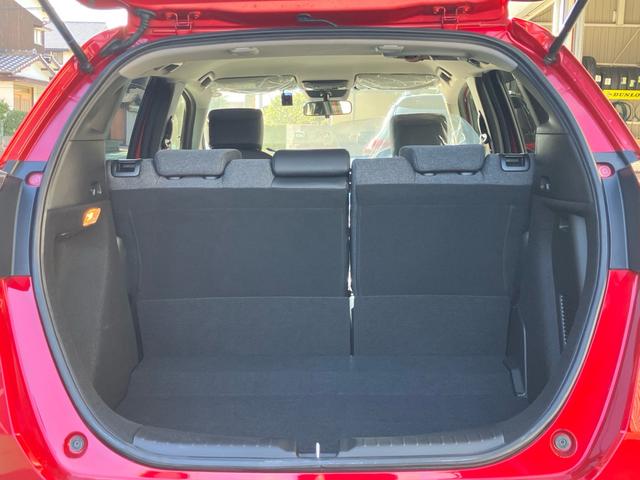 フィット ｅ：ＨＥＶホーム　２０周年特別仕様車　カーサ　純正ナビ　フルセグテレビ　バックカメラ　ＥＴＣ　ＬＥＤヘッドライト　クリアランスソナー　シートヒーター　Ｂｌｕｅｔｏｏｔｈ接続　ドライブレコーダー　オートクルーズコントロール（25枚目）