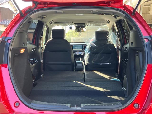 フィット ｅ：ＨＥＶホーム　２０周年特別仕様車　カーサ　純正ナビ　フルセグテレビ　バックカメラ　ＥＴＣ　ＬＥＤヘッドライト　クリアランスソナー　シートヒーター　Ｂｌｕｅｔｏｏｔｈ接続　ドライブレコーダー　オートクルーズコントロール（26枚目）