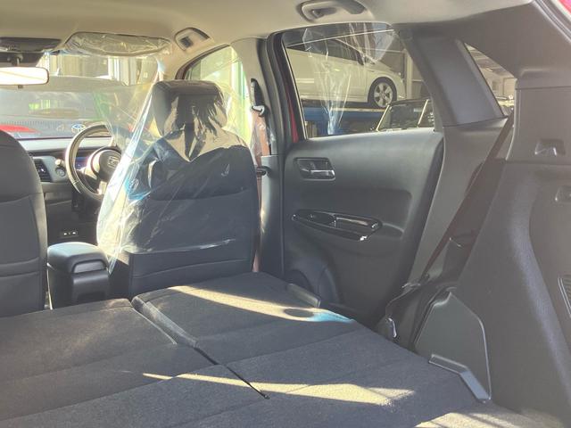 フィット ｅ：ＨＥＶホーム　２０周年特別仕様車　カーサ　純正ナビ　フルセグテレビ　バックカメラ　ＥＴＣ　ＬＥＤヘッドライト　クリアランスソナー　シートヒーター　Ｂｌｕｅｔｏｏｔｈ接続　ドライブレコーダー　オートクルーズコントロール（28枚目）