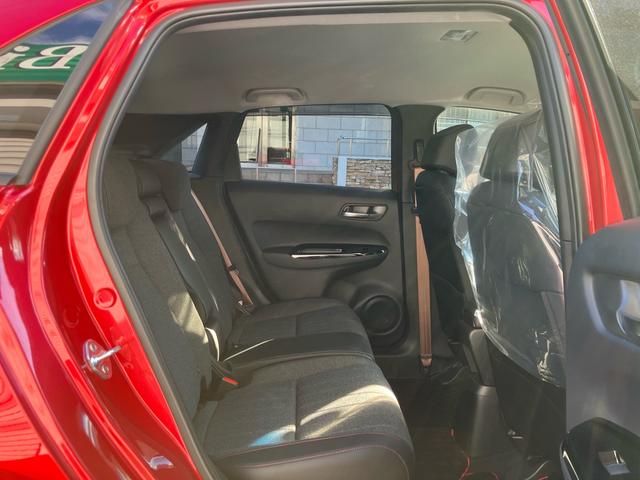 フィット ｅ：ＨＥＶホーム　２０周年特別仕様車　カーサ　純正ナビ　フルセグテレビ　バックカメラ　ＥＴＣ　ＬＥＤヘッドライト　クリアランスソナー　シートヒーター　Ｂｌｕｅｔｏｏｔｈ接続　ドライブレコーダー　オートクルーズコントロール（29枚目）