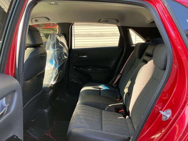 フィット ｅ：ＨＥＶホーム　２０周年特別仕様車　カーサ　純正ナビ　フルセグテレビ　バックカメラ　ＥＴＣ　ＬＥＤヘッドライト　クリアランスソナー　シートヒーター　Ｂｌｕｅｔｏｏｔｈ接続　ドライブレコーダー　オートクルーズコントロール（32枚目）