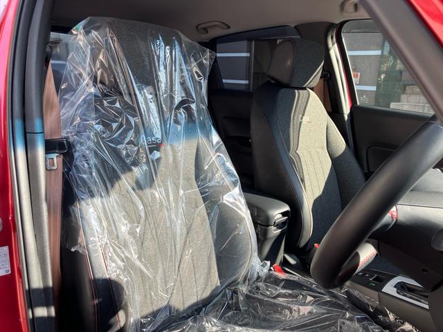 フィット ｅ：ＨＥＶホーム　２０周年特別仕様車　カーサ　純正ナビ　フルセグテレビ　バックカメラ　ＥＴＣ　ＬＥＤヘッドライト　クリアランスソナー　シートヒーター　Ｂｌｕｅｔｏｏｔｈ接続　ドライブレコーダー　オートクルーズコントロール（42枚目）