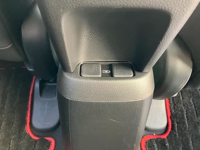 フィット ｅ：ＨＥＶホーム　２０周年特別仕様車　カーサ　純正ナビ　フルセグテレビ　バックカメラ　ＥＴＣ　ＬＥＤヘッドライト　クリアランスソナー　シートヒーター　Ｂｌｕｅｔｏｏｔｈ接続　ドライブレコーダー　オートクルーズコントロール（45枚目）