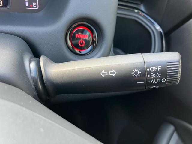 フィット ｅ：ＨＥＶホーム　２０周年特別仕様車　カーサ　純正ナビ　フルセグテレビ　バックカメラ　ＥＴＣ　ＬＥＤヘッドライト　クリアランスソナー　シートヒーター　Ｂｌｕｅｔｏｏｔｈ接続　ドライブレコーダー　オートクルーズコントロール（67枚目）