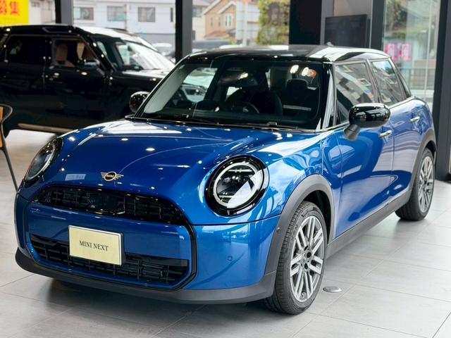 ＭＩＮＩ クーパーＣ　クラシック・トリム　【ＡＣＣ】【１７インチＡＷ】【ナビ】【Ｂモニター】（4枚目）
