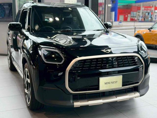ＭＩＮＩ カントリーマンＤ　フェイバリット・トリム　Ｄ　ＤＣＴ　ディーゼルターボ　新車保証継承／フェイバードトリム／Ｍ－ＰＫＧ／１９ＡＷ　ハーマンカードン製スピーカー　ドライブレコーダー内臓　（レジェンドグレー）（3枚目）