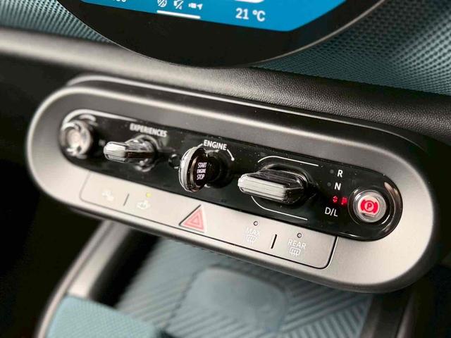 ＭＩＮＩ クーパーＣ　クラシック・トリム　クーパーＣ　５ドア　ＤＣＴ　ＣＬＡＳＳＩＣＴＲＩＭ　１７インチホイール　シートヒーター　純正ナビ　アップルカープレイ　アンドロイドオート　　（ナノクホワイト）（11枚目）