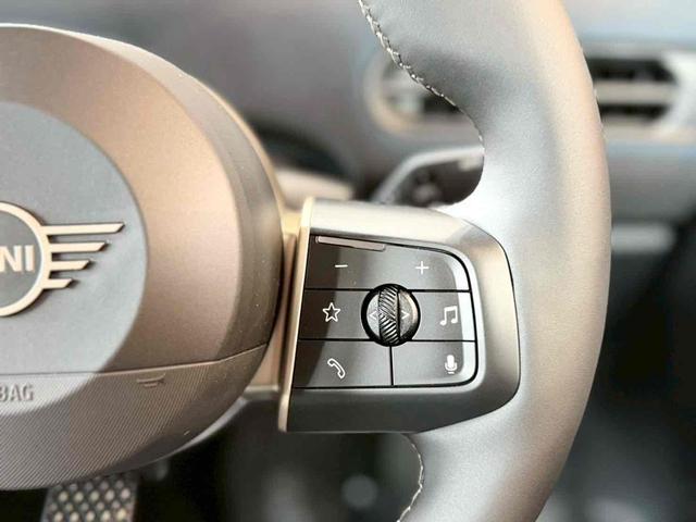 ＭＩＮＩ クーパーＣ　クラシック・トリム　クーパーＣ　５ドア　ＤＣＴ　ＣＬＡＳＳＩＣＴＲＩＭ　１７インチホイール　シートヒーター　純正ナビ　アップルカープレイ　アンドロイドオート　　（ナノクホワイト）（15枚目）